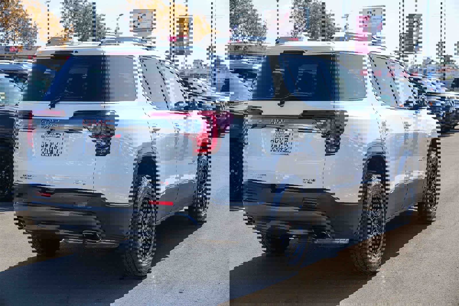 Used 2023 GMC Acadia AT4 w/ Technology Package image 4