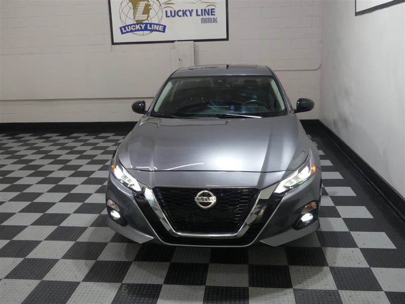 Used 2022 Nissan Altima 2.5 SR w/ Midnight Edition Package FWD image 3