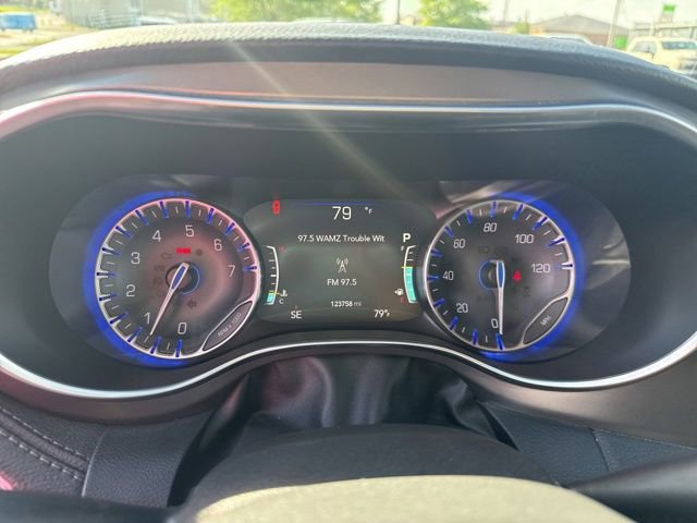 Used 2018 Chrysler Pacifica Limited w/ Advanced Safetytec Group FWD image 18