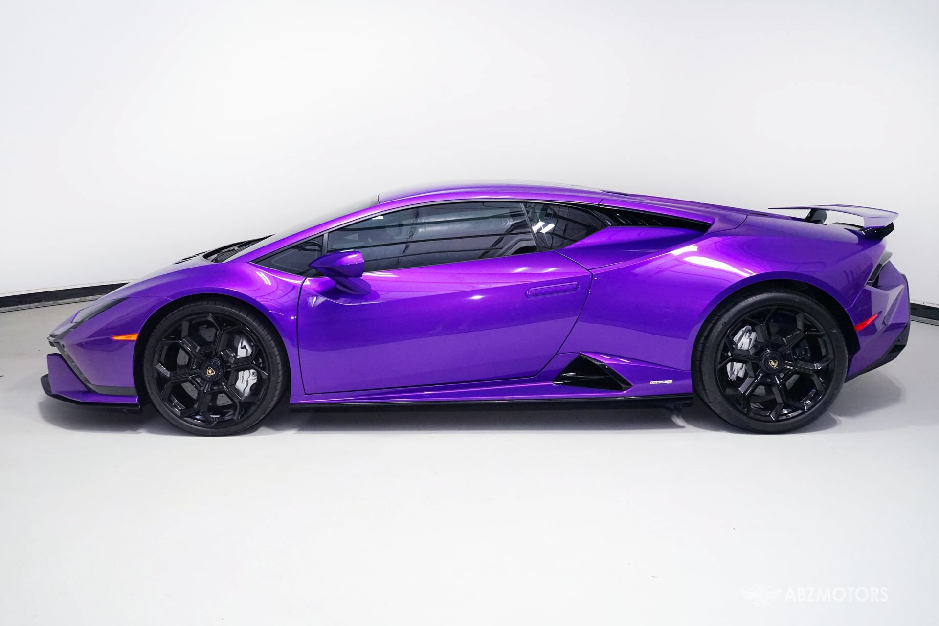 Used 2023 Lamborghini Huracan Tecnica RWD image 4