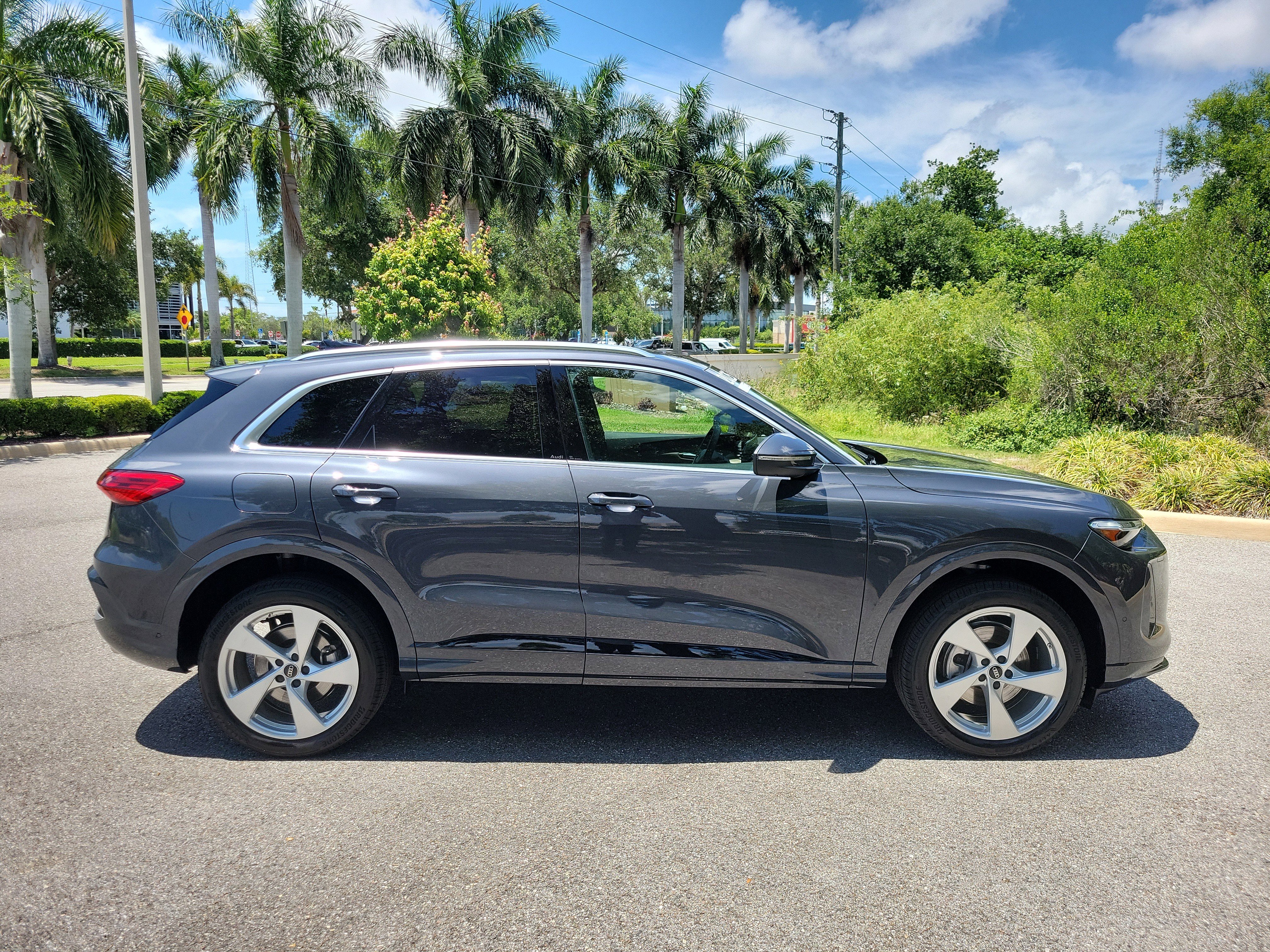 Certified 2025 Audi Q5 Premium Plus w/ Premium Plus AWD/4WD image 3