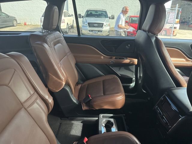 Used 2024 Lincoln Aviator Reserve w/ Equipment Group 201A image 16