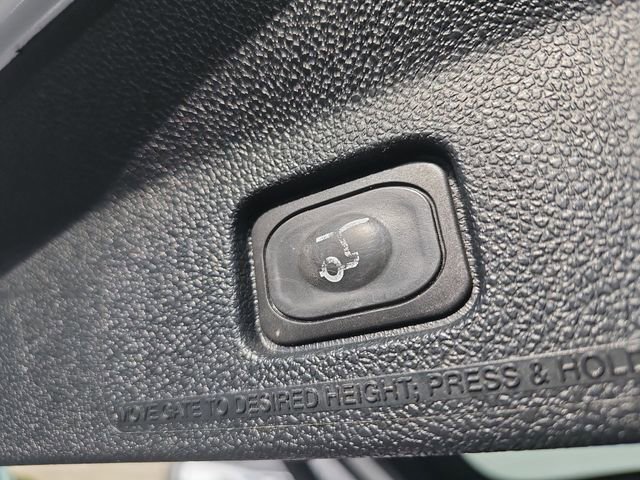 Used 2018 Ford Explorer XLT w/ Equipment Group 202A image 14