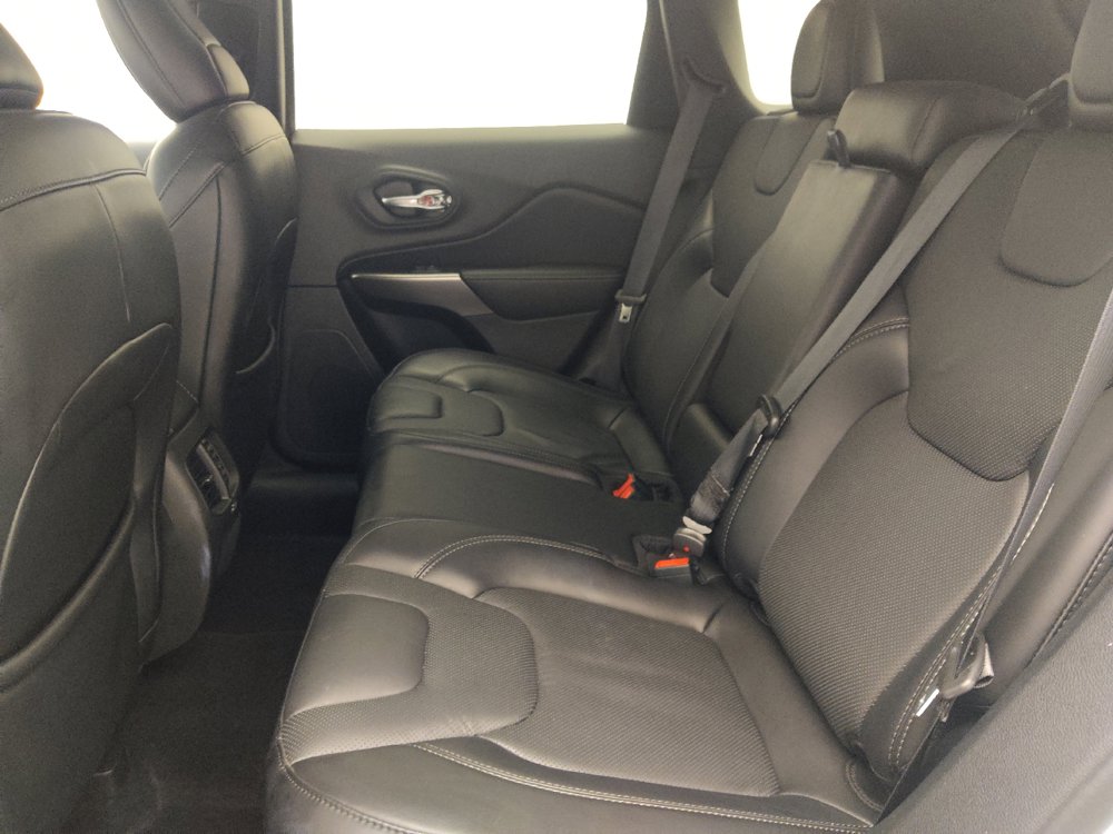 Used 2021 Jeep Cherokee Latitude Lux FWD image 18