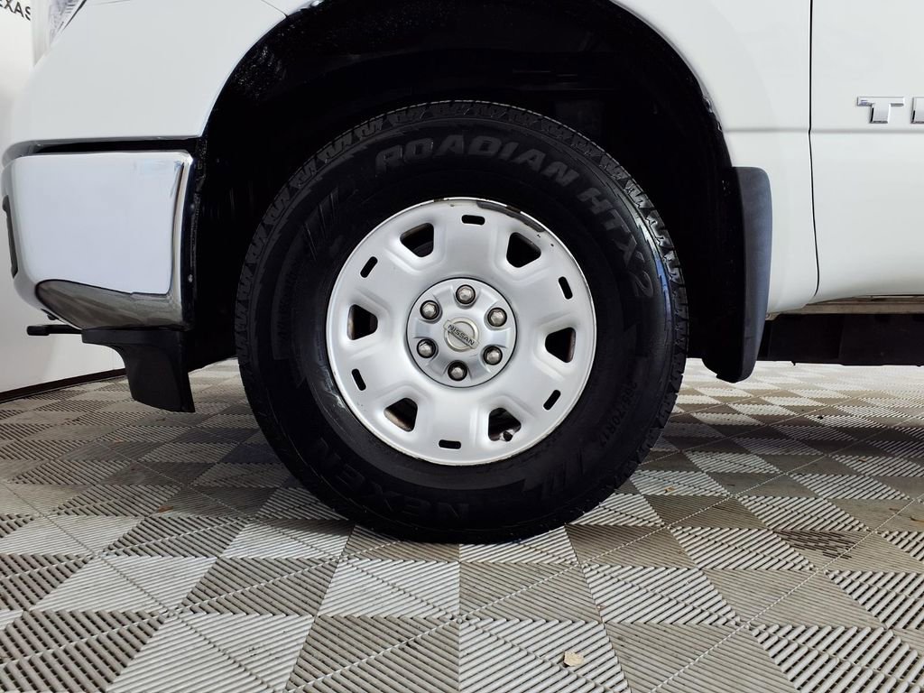 Used 2018 Nissan Titan SV image 8