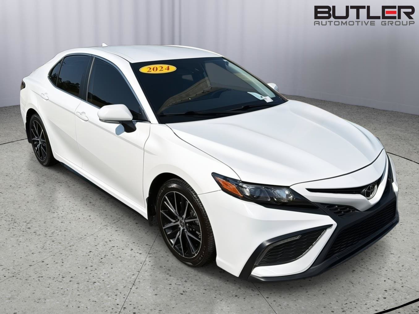 Used 2024 Toyota Camry SE FWD image 8