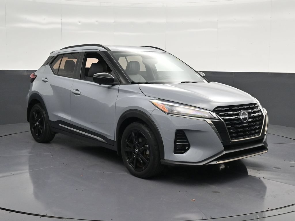 Used 2022 Nissan Kicks SR w/ Premium Package FWD image 5