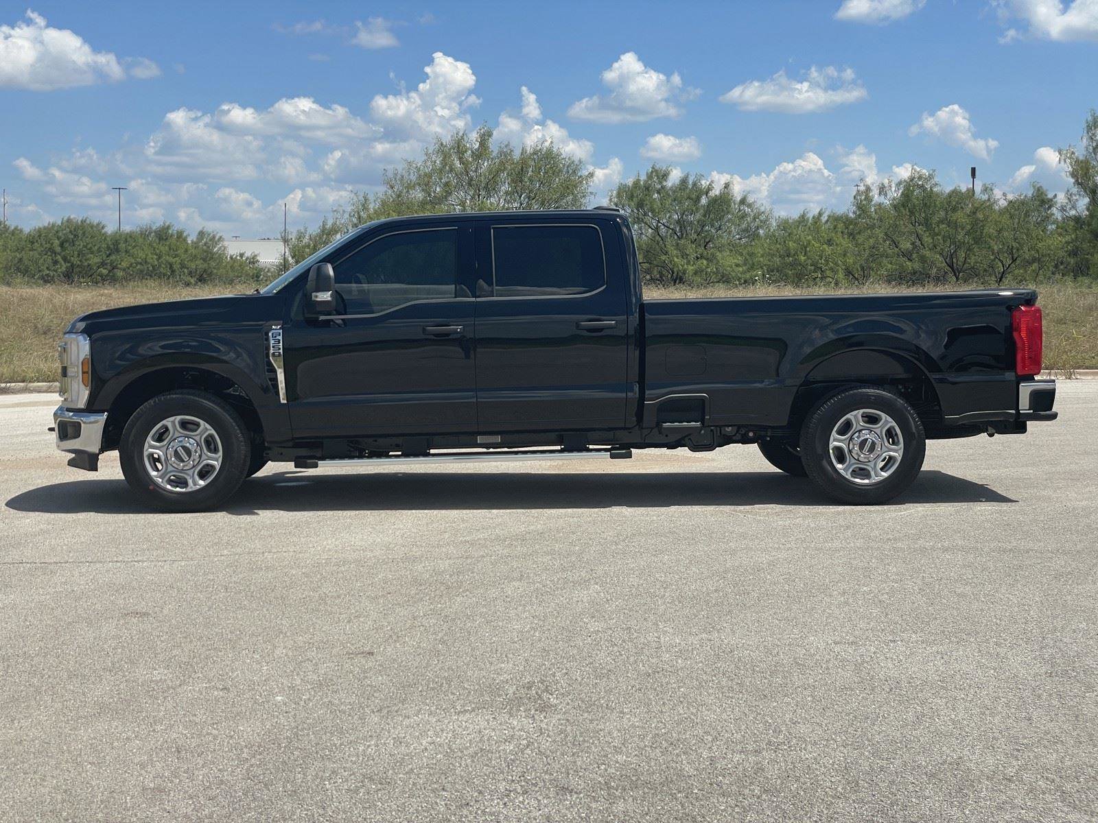 New 2026 Ford F350 XLT image 4