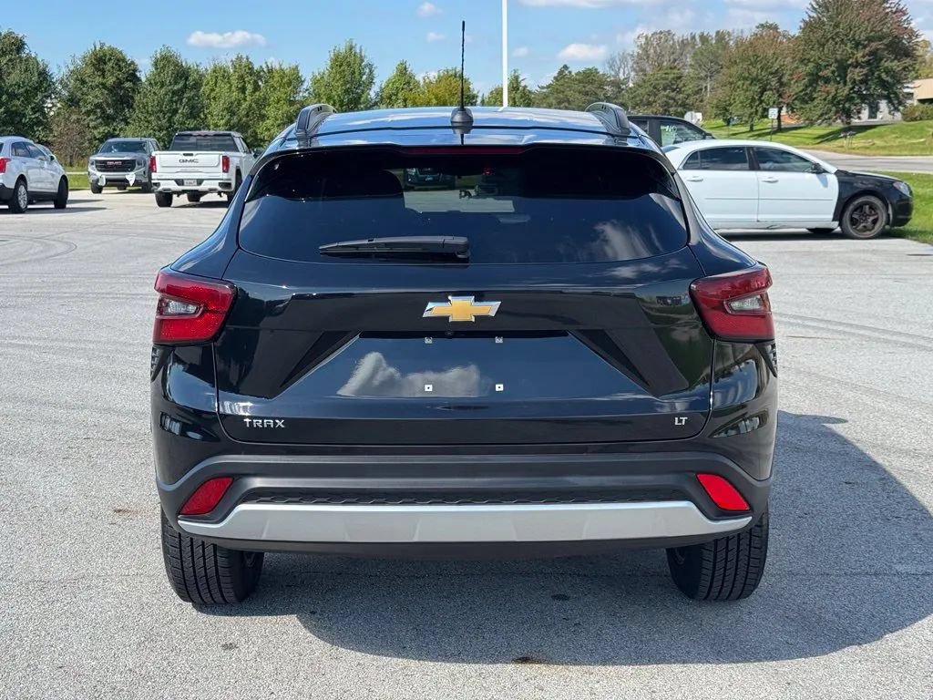 Used 2025 Chevrolet Trax LT FWD image 6