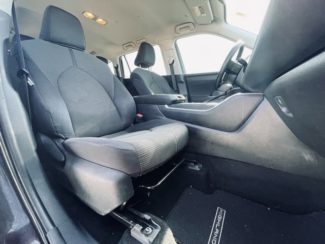 Used 2022 Toyota Highlander L image 28