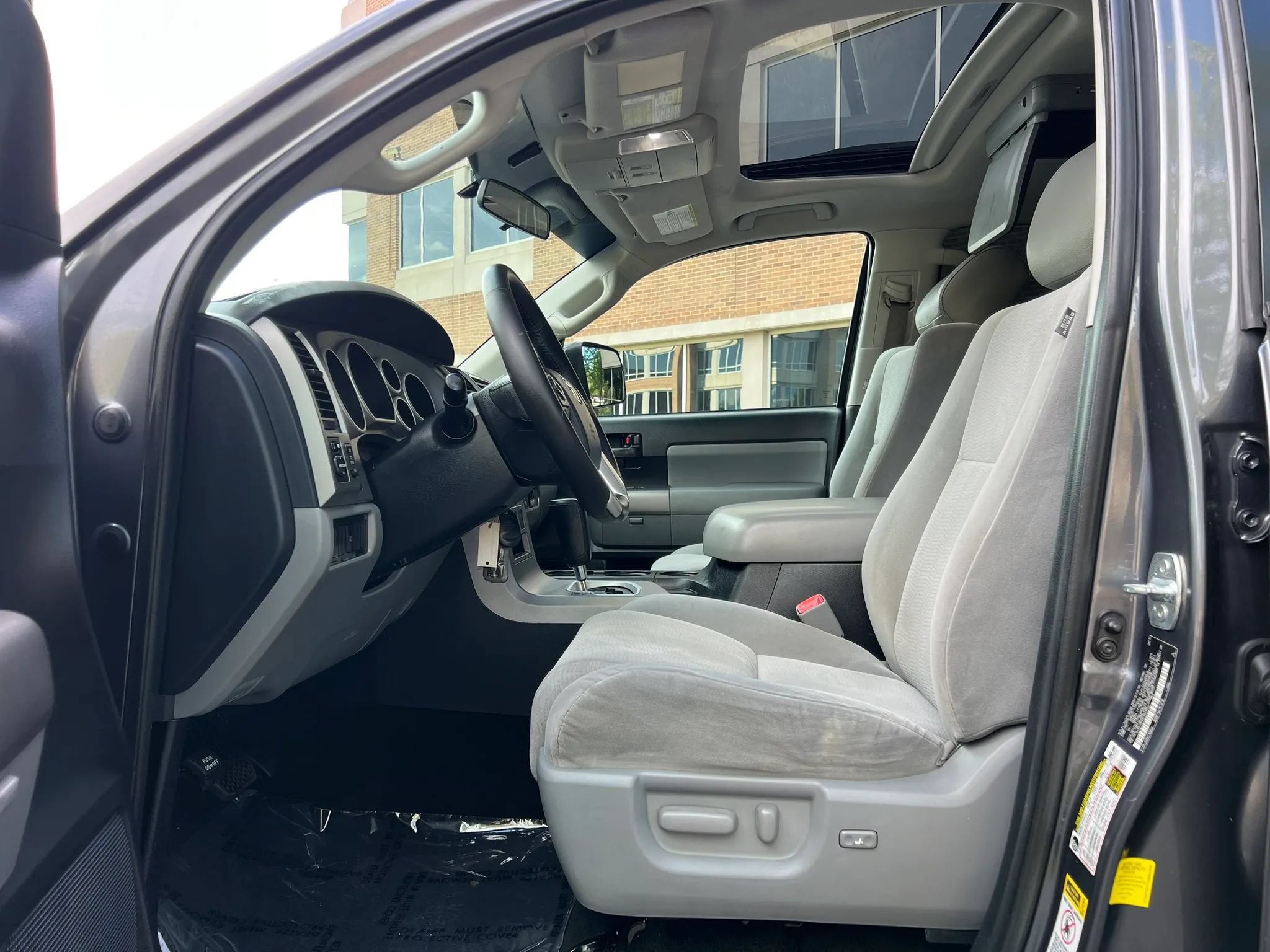 Used 2014 Toyota Sequoia SR5 RWD image 10