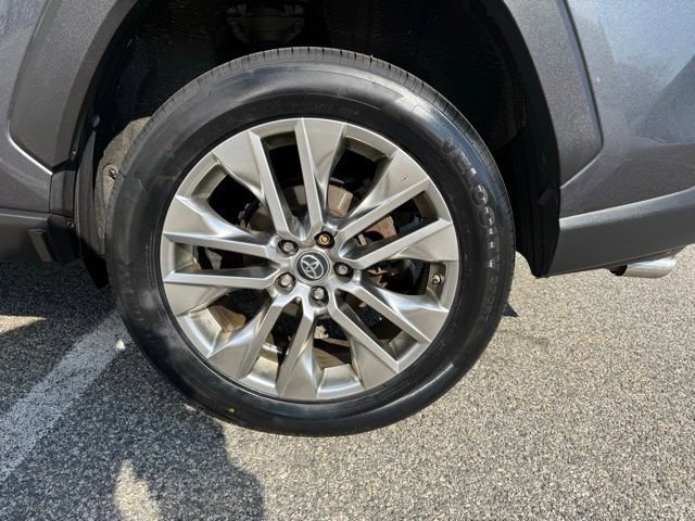 Used 2019 Toyota RAV4 XLE Premium w/ Cold Weather Package AWD/4WD image 13