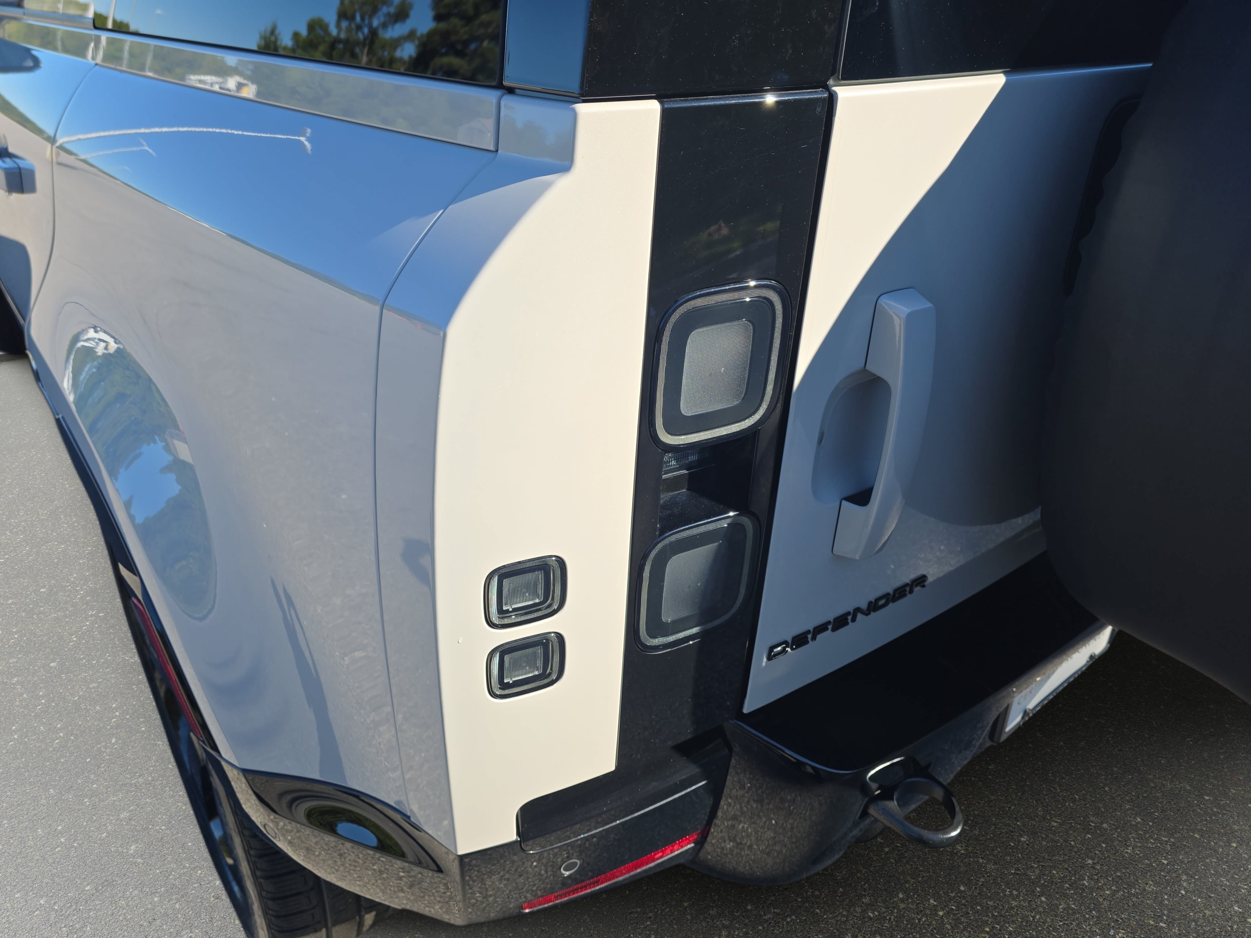 Certified 2026 Land Rover Defender 110 X-Dynamic SE AWD/4WD image 34