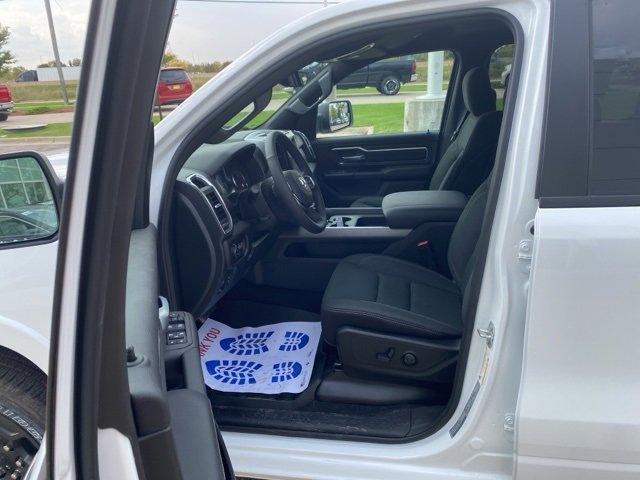 New 2026 RAM 1500 4x4 Crew Cab image 15