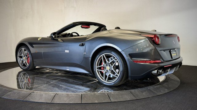 Used 2017 Ferrari California T image 39