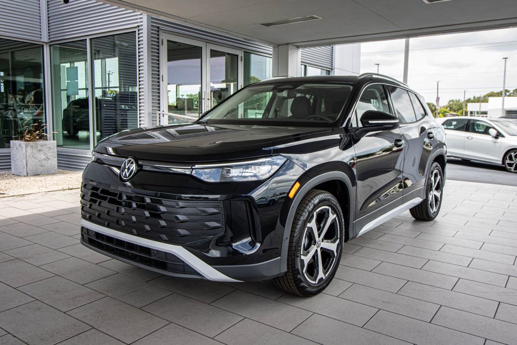 New 2026 Volkswagen Tiguan SE FWD image 12