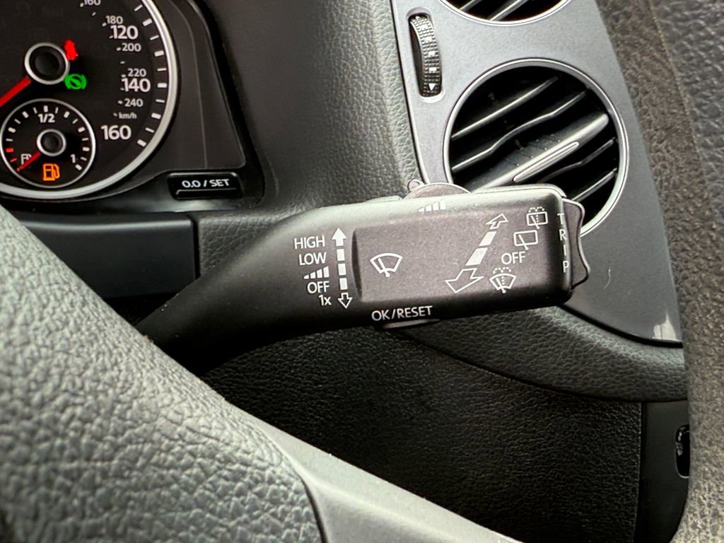 Used 2018 Volkswagen Tiguan Limited image 17