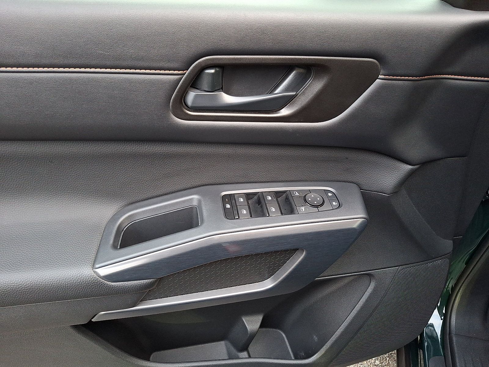 Used 2024 Nissan Pathfinder Rock Creek AWD/4WD image 15