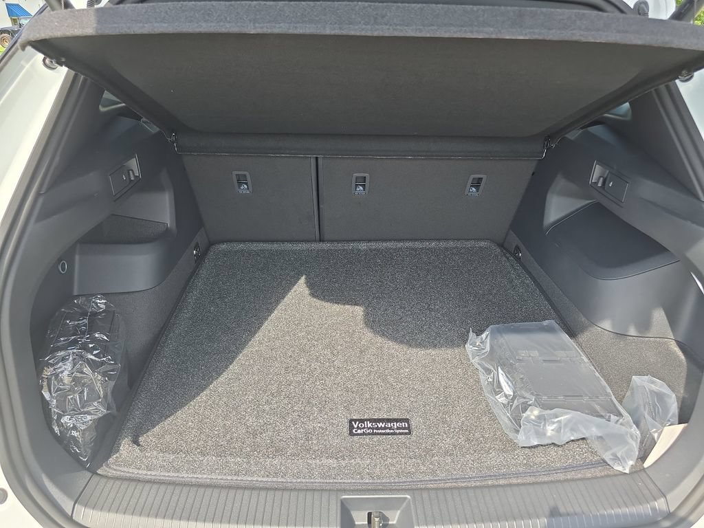 New 2026 Volkswagen Tiguan SE R-Line AWD/4WD image 11
