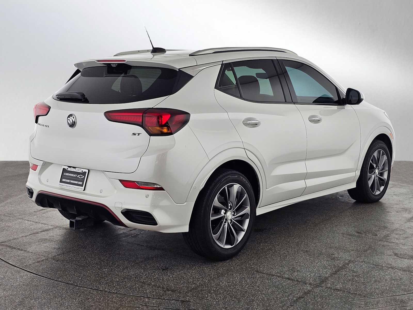 Used 2020 Buick Encore GX Essence w/ Experience Buick Package image 3