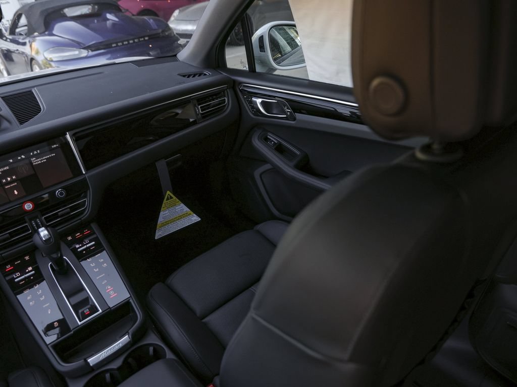 New 2025 Porsche Macan AWD/4WD image 36