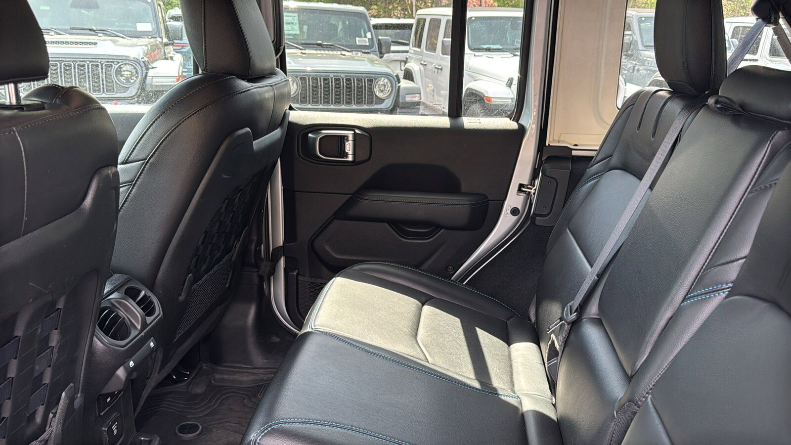 Used 2023 Jeep Wrangler Unlimited Rubicon 4xe w/ Steel Bumper Group AWD/4WD image 33