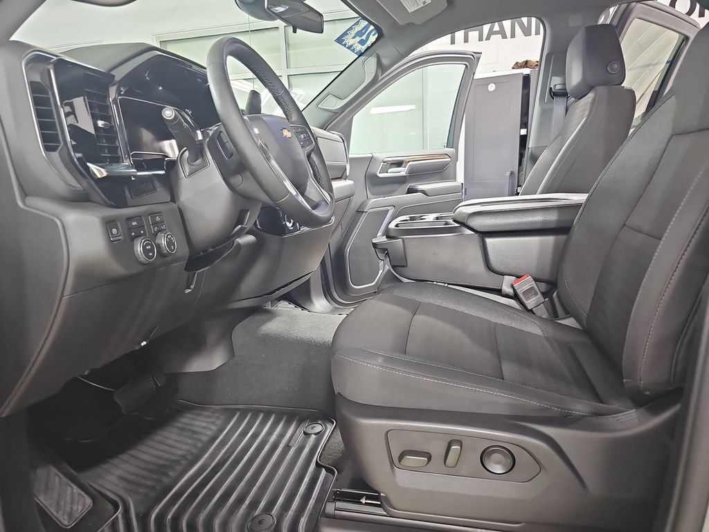 Certified 2024 Chevrolet Silverado 1500 LT AWD/4WD image 18
