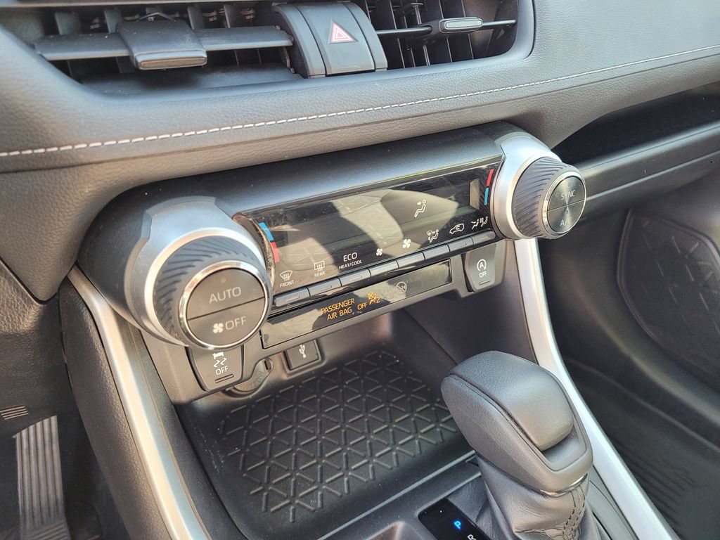 Used 2022 Toyota RAV4 XLE w/ Convenience Package FWD image 19