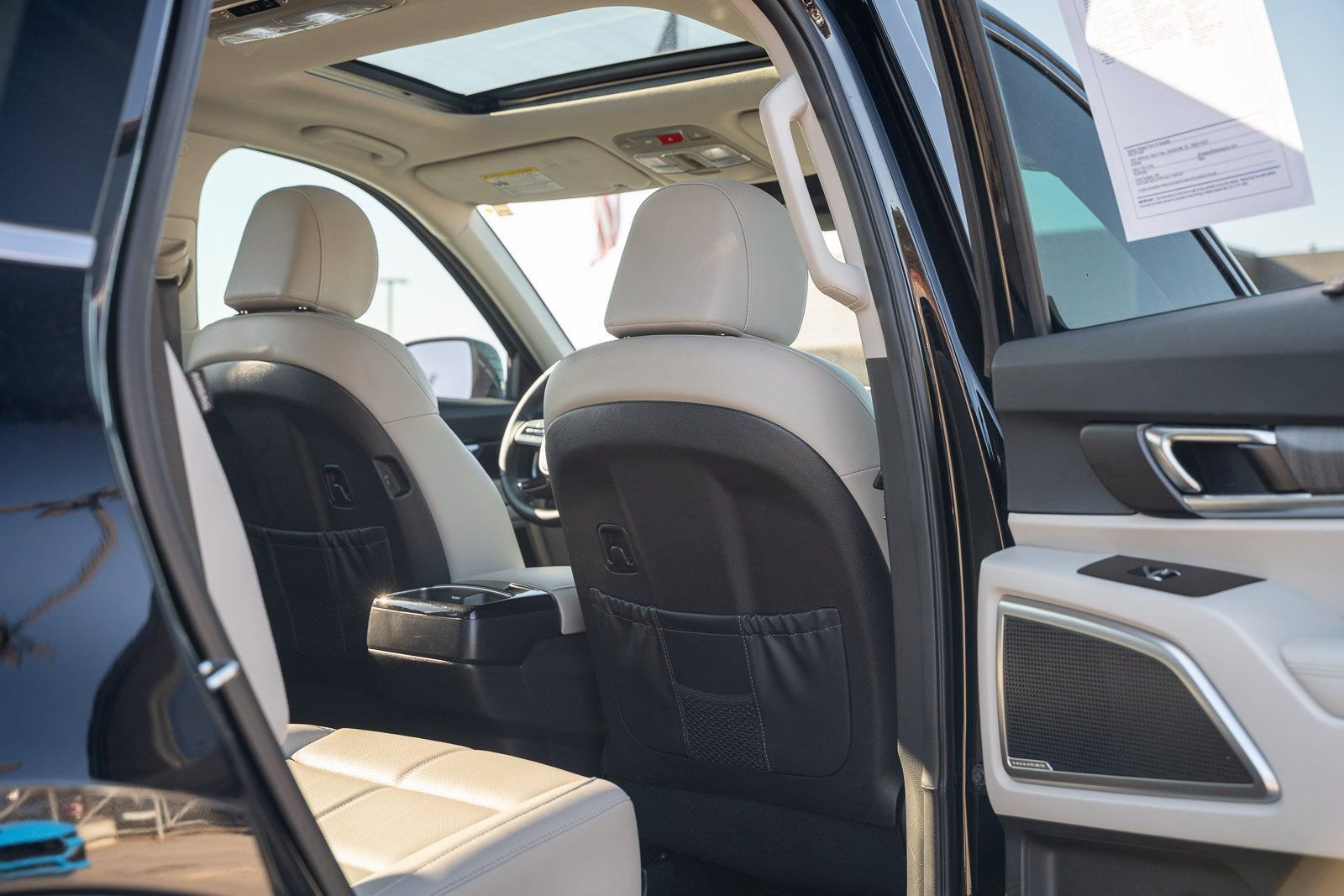 Used 2023 Kia Telluride EX w/ EX Captain's Chair Package image 13