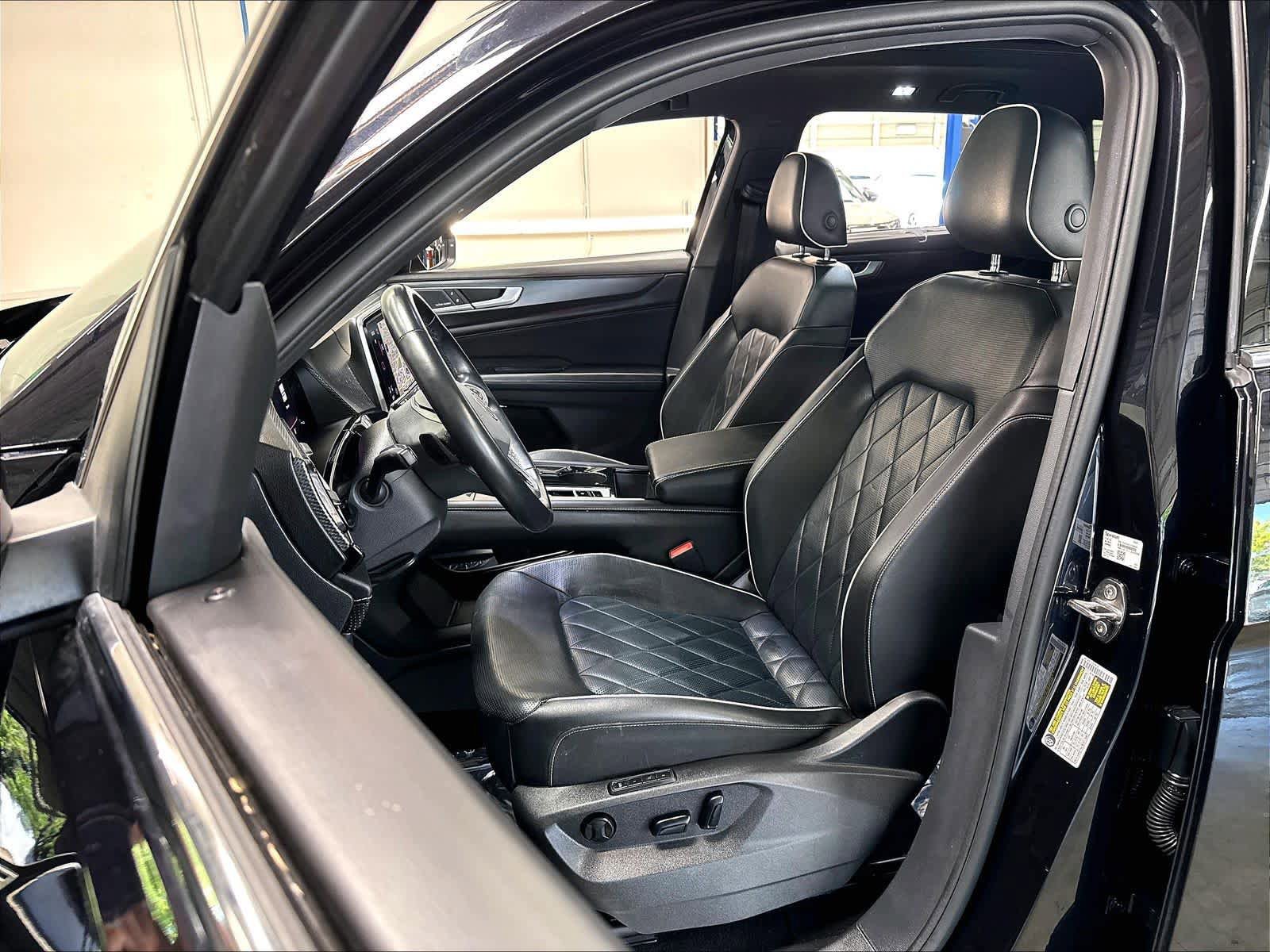 Used 2024 Volkswagen Atlas Cross Sport SEL Premium R-Line AWD/4WD image 23