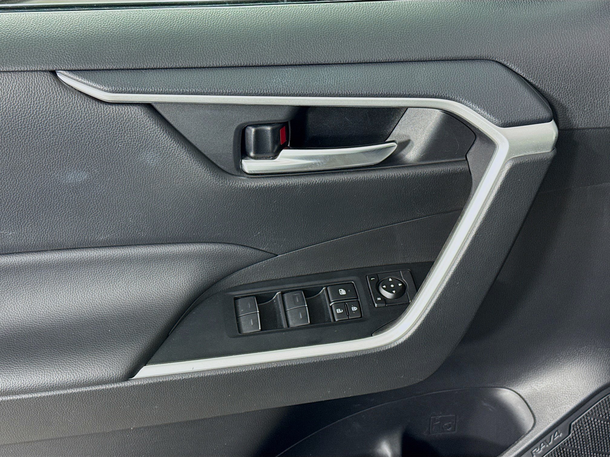 Certified 2025 Toyota RAV4 XLE Premium AWD/4WD image 17
