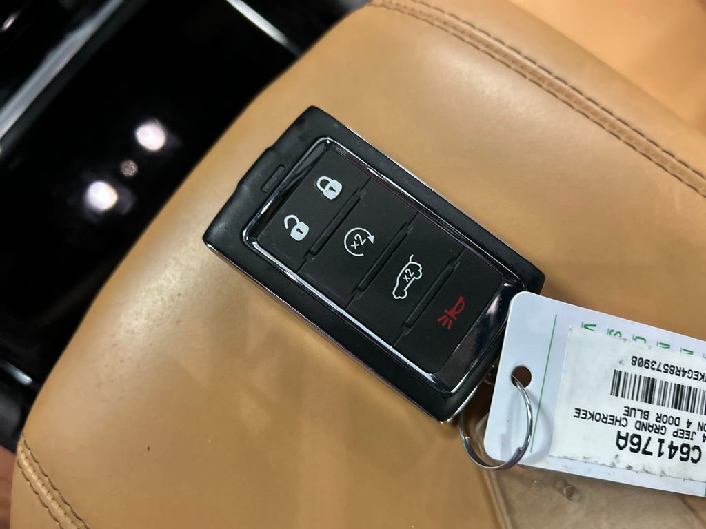 Used 2024 Jeep Grand Cherokee L Summit w/ Luxury Tech Group V image 21