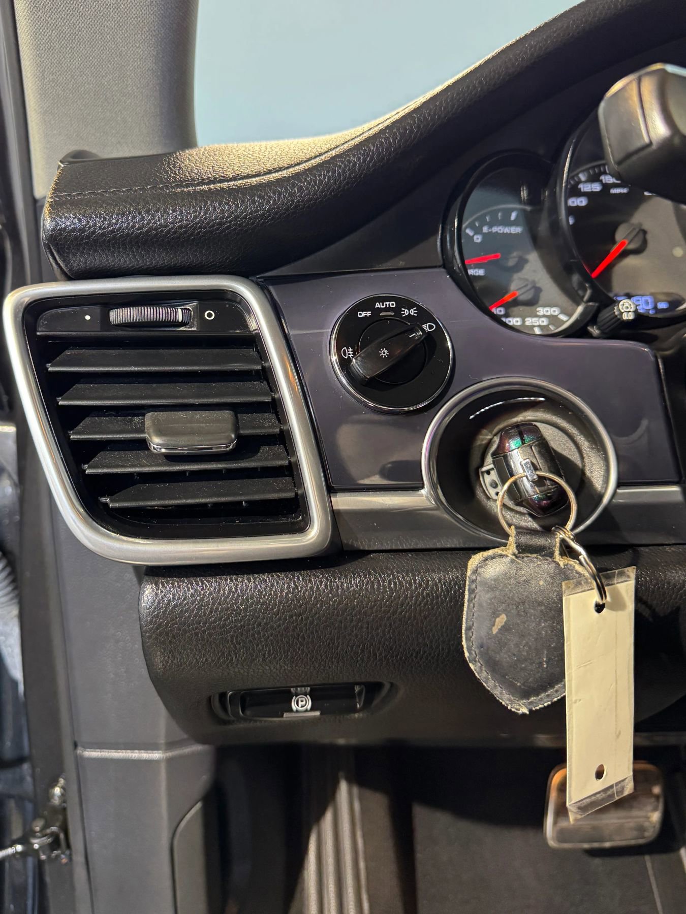 Used 2013 Porsche Panamera S image 15