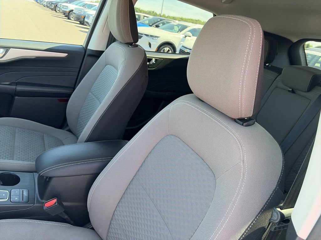 Used 2021 Ford Escape SE w/ SE Sport Appearance Package AWD/4WD image 11