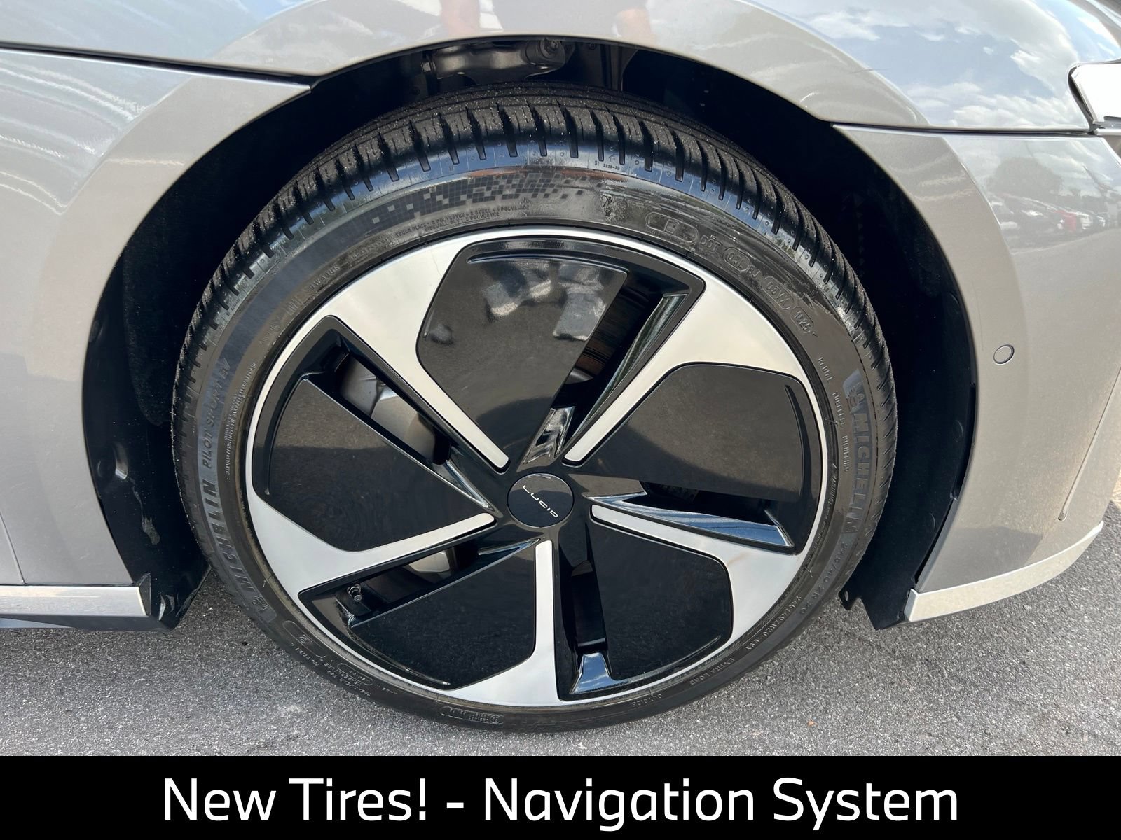 Used 2023 Lucid Air Touring AWD/4WD image 14