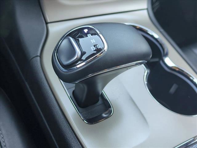 Used 2015 Jeep Grand Cherokee Limited w/ Trailer Tow Group IV image 12