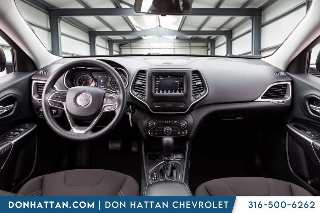 Used 2019 Jeep Cherokee Latitude w/ Popular Appearance Group FWD image 4