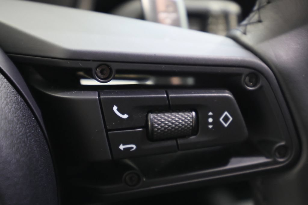 Used 2023 Porsche Macan AWD/4WD image 25