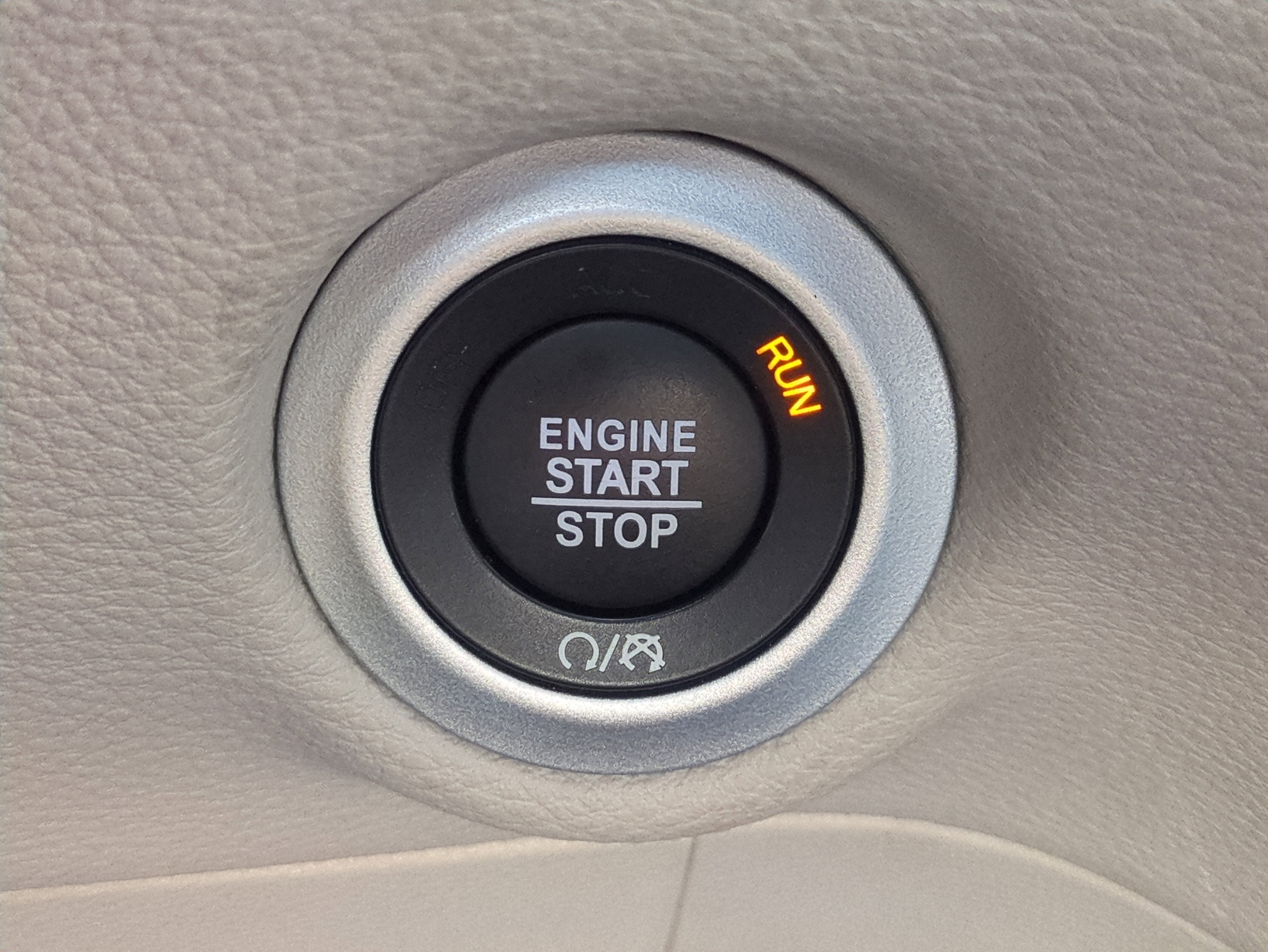 Certified 2024 Chrysler Pacifica Select image 31