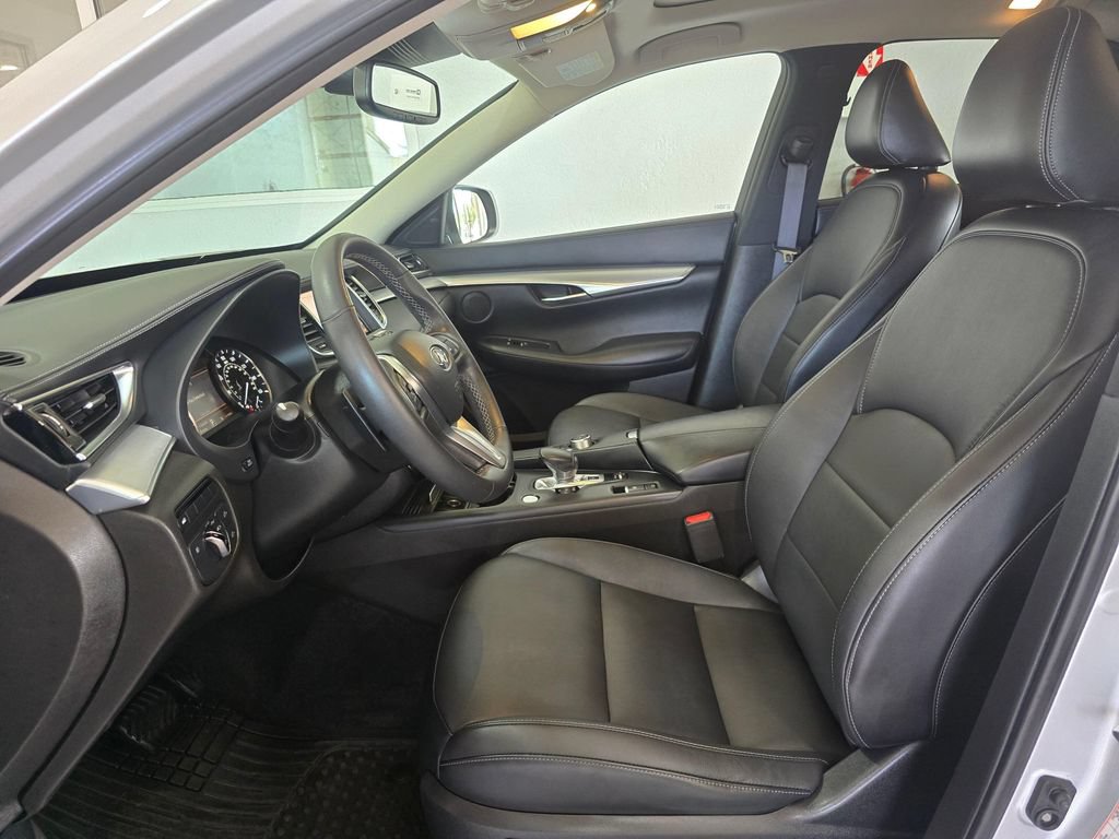 Used 2019 INFINITI QX50 Luxe w/ Navigation Package AWD/4WD image 21