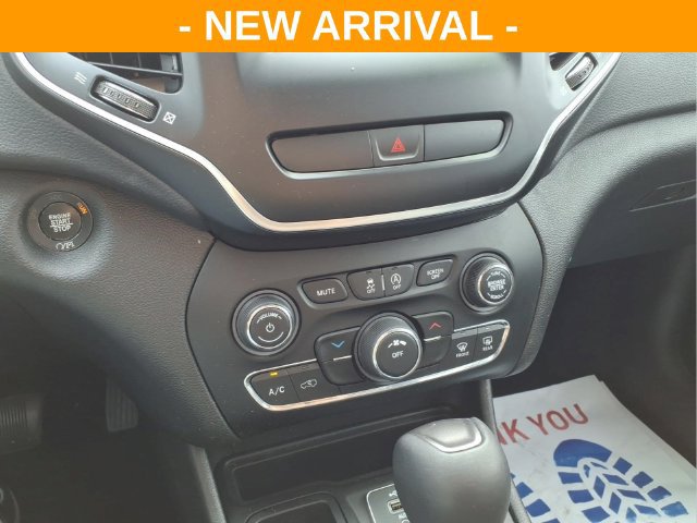 Used 2019 Jeep Cherokee Latitude Plus FWD image 24
