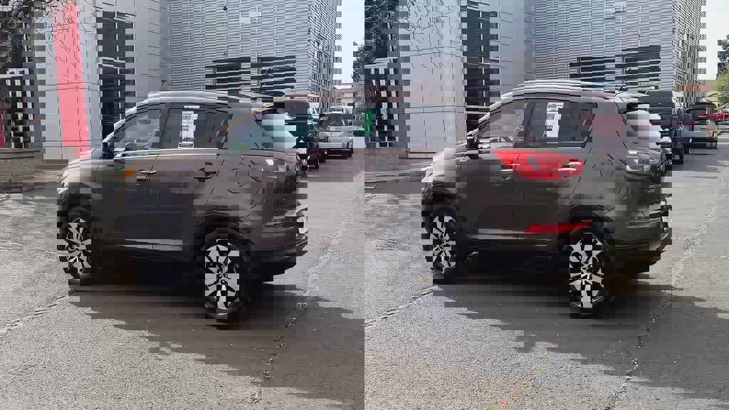 Used 2011 Kia Sportage EX w/ Premium Pkg w/Leather Seats image 6