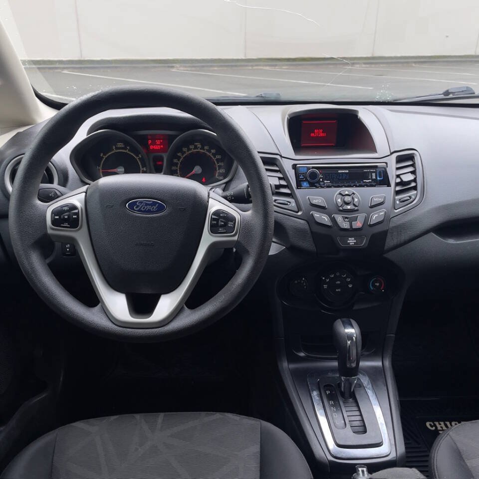 Used 2012 Ford Fiesta SE FWD image 11