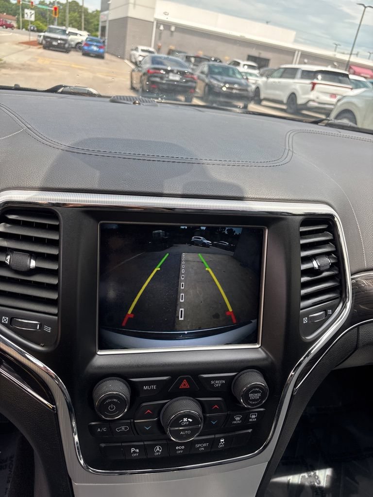 Used 2018 Jeep Grand Cherokee Overland w/ Interior Metal Package AWD/4WD image 15