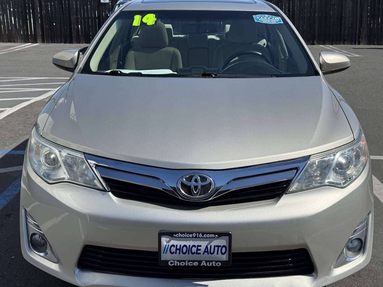 Used 2014 Toyota Camry XLE w/ Convenience Package FWD image 2
