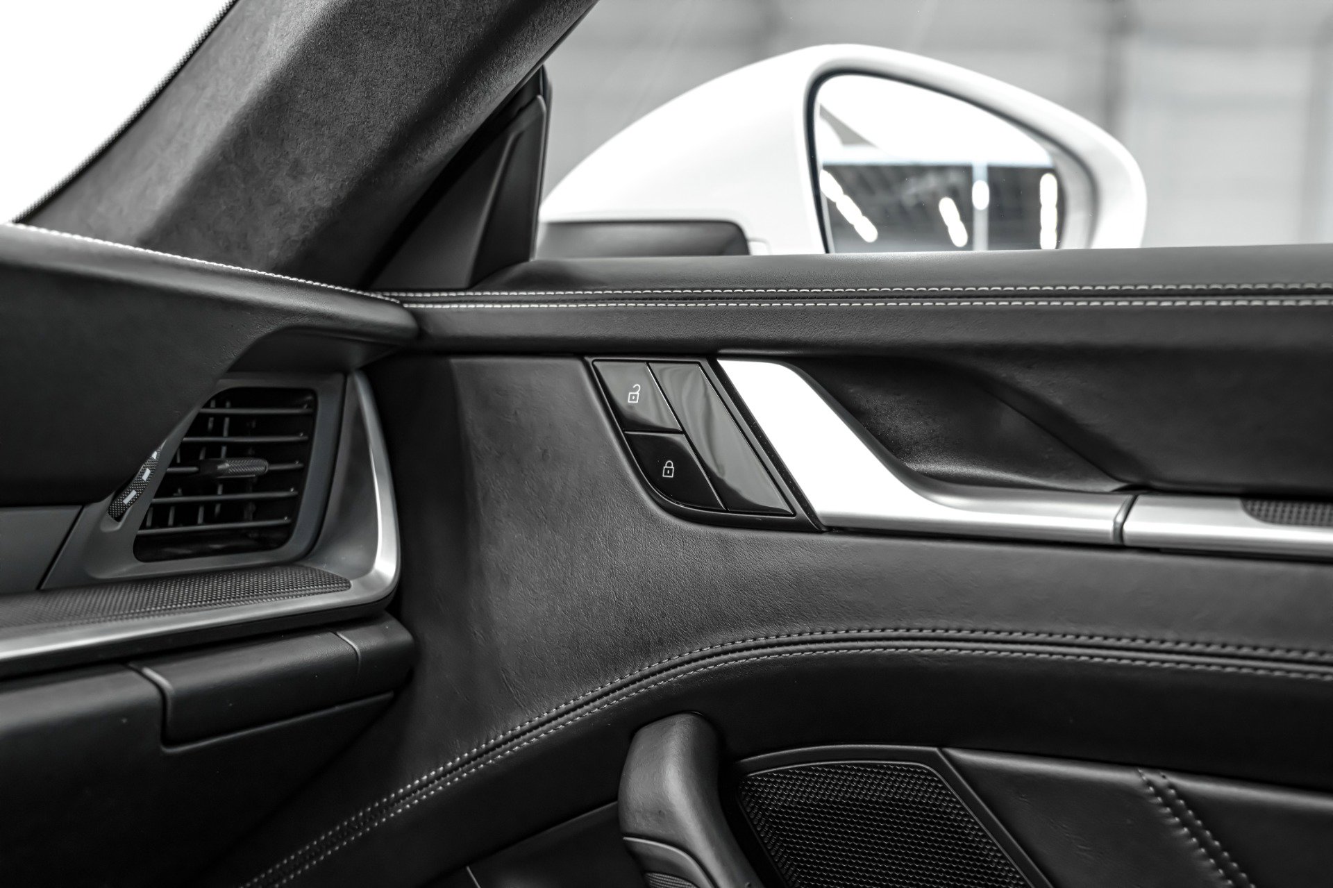 Used 2021 Porsche 911 Turbo S image 29