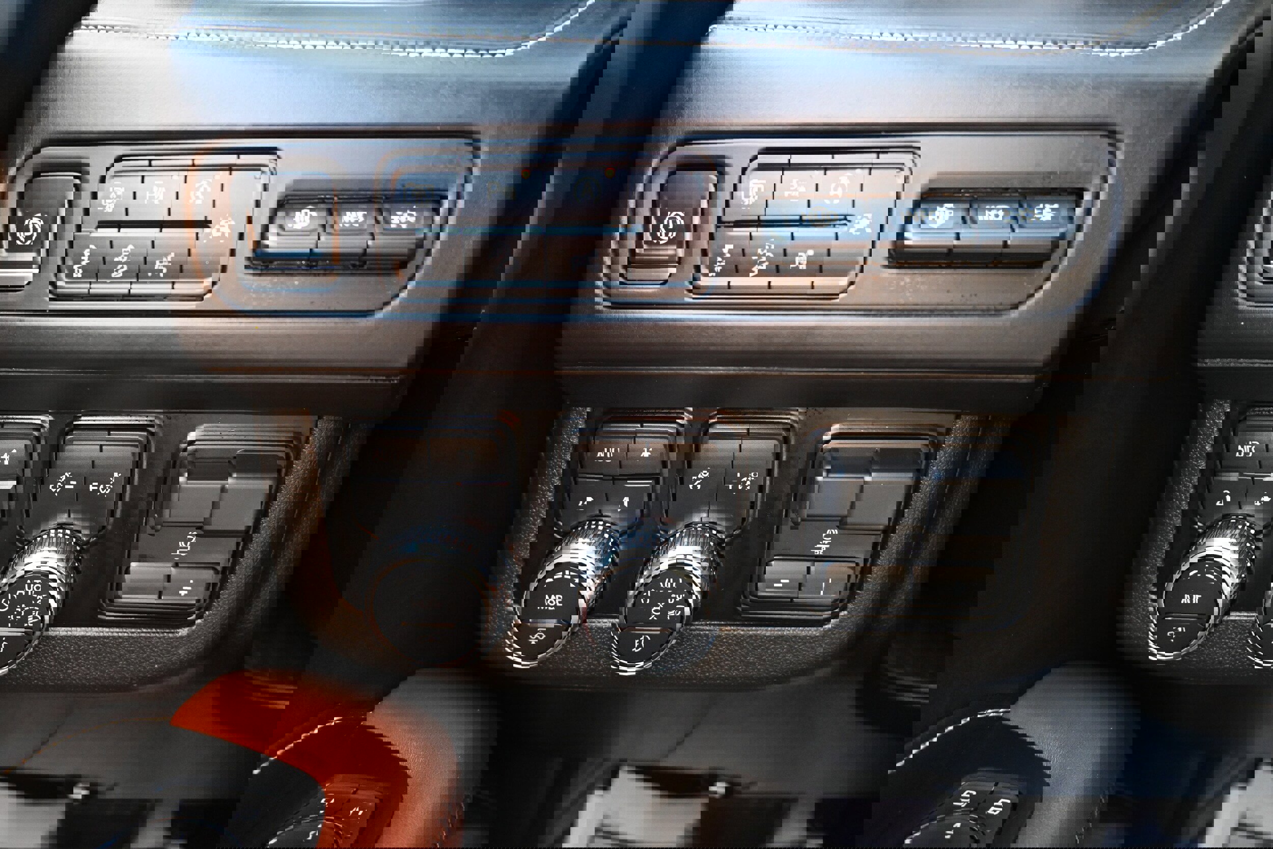 Used 2023 GMC Yukon Denali Ultimate image 18