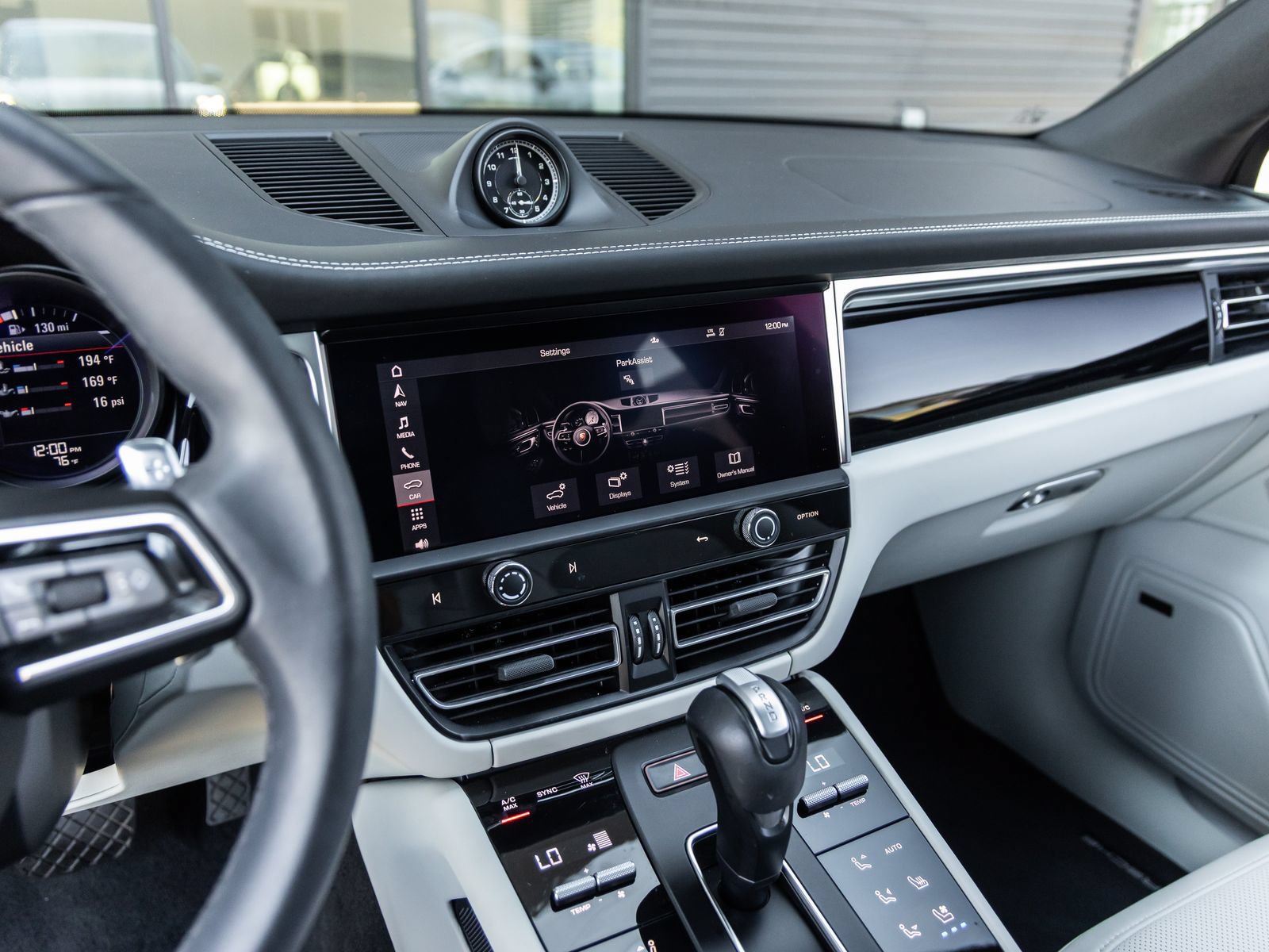 Certified 2024 Porsche Macan S AWD/4WD image 29