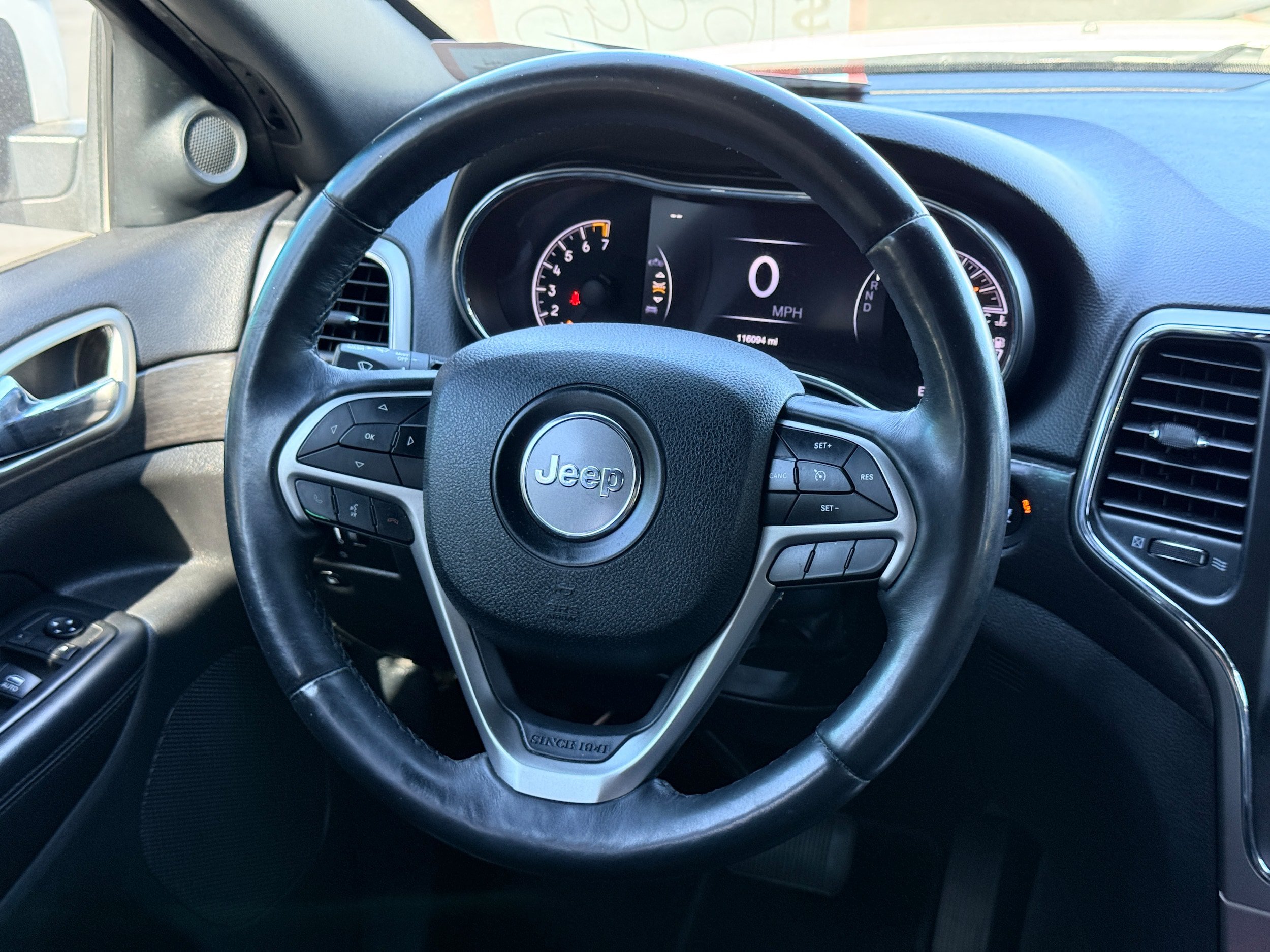 Used 2018 Jeep Grand Cherokee Altitude AWD/4WD image 17