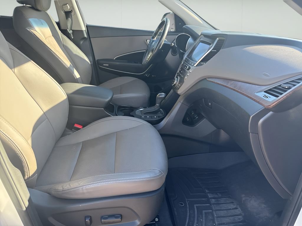 Used 2019 Hyundai Santa Fe XL FWD image 16